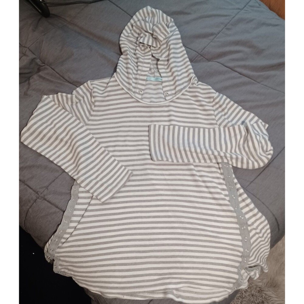 Maurices Long Sleeve Hooded Shirt